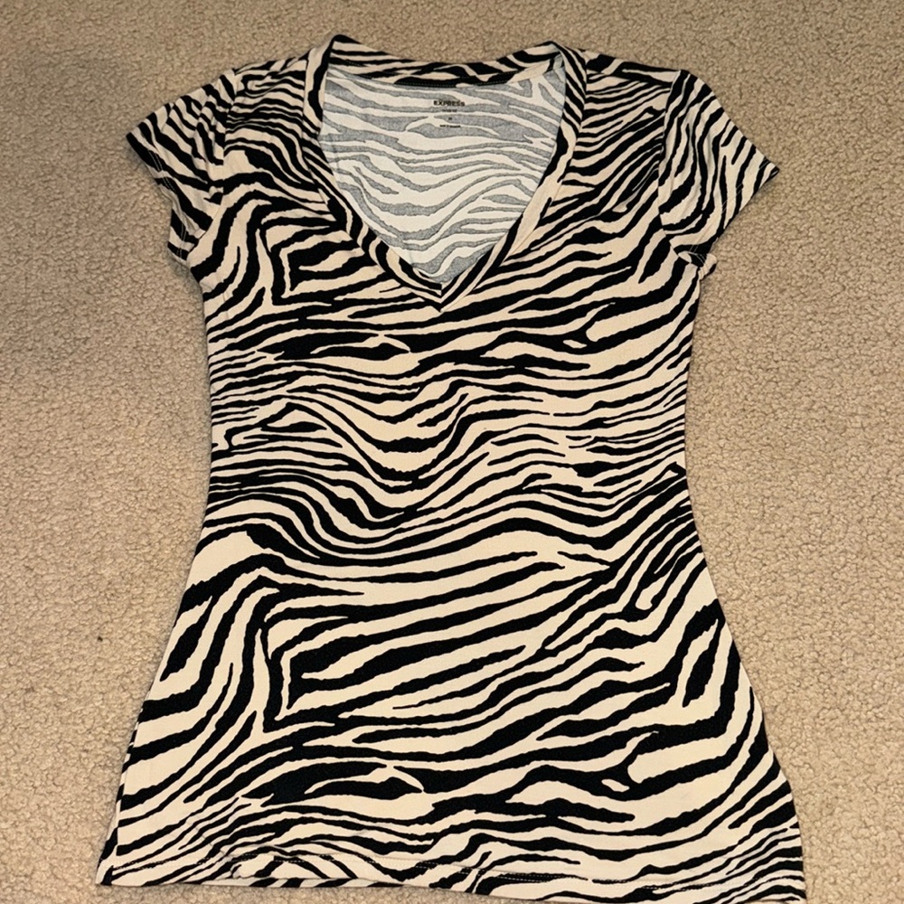 Express V-neck Fitted Tee - XS